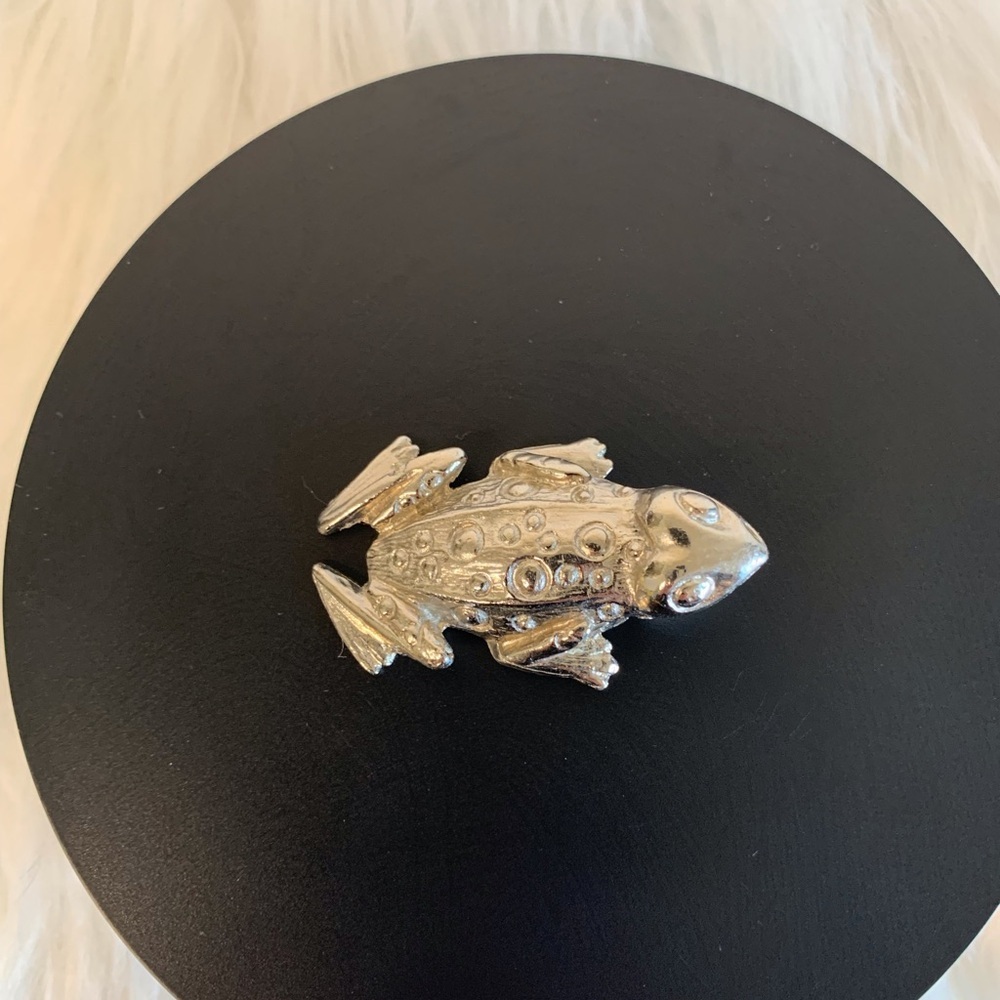 Silver tone Vintage maijuana clip